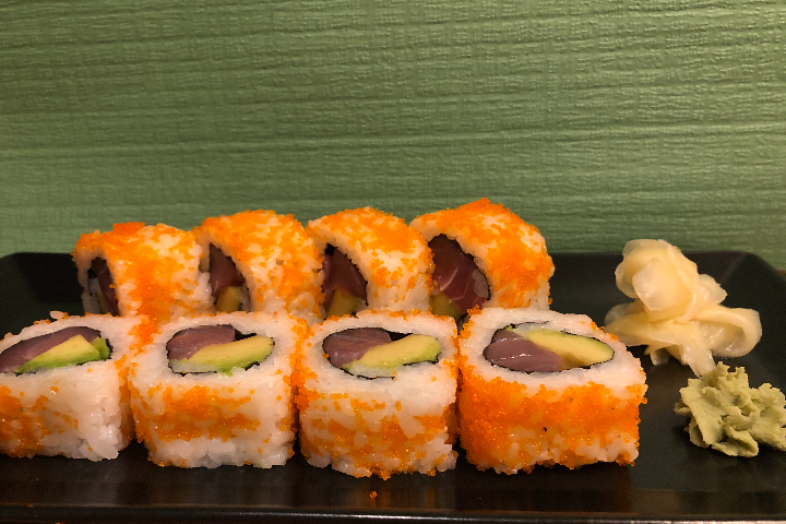Uramaki Thon, Avocat, Œufs de poisson volant - BAO LAB + Sushi