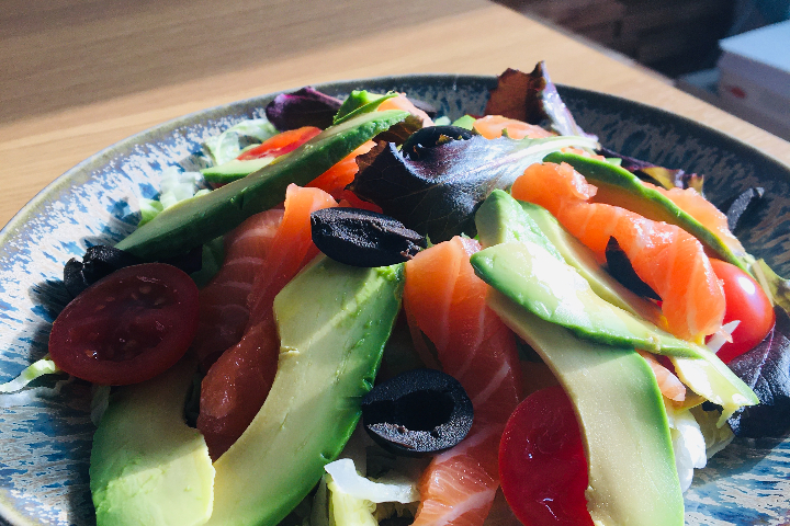 Salade frais Saumon Avocat - BAO LAB + Sushi