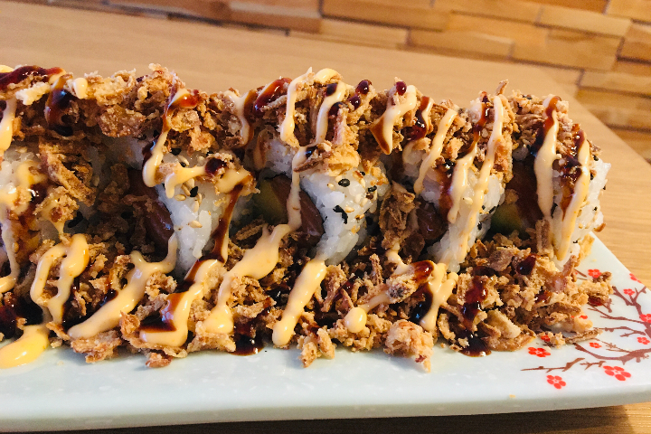 Crunchy Roll Saumon, Avocat, Oignon frit - BAO LAB + Sushi