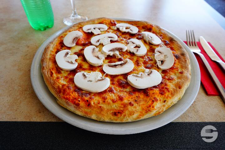 3. Pizza Funghi - Pizza Wagner