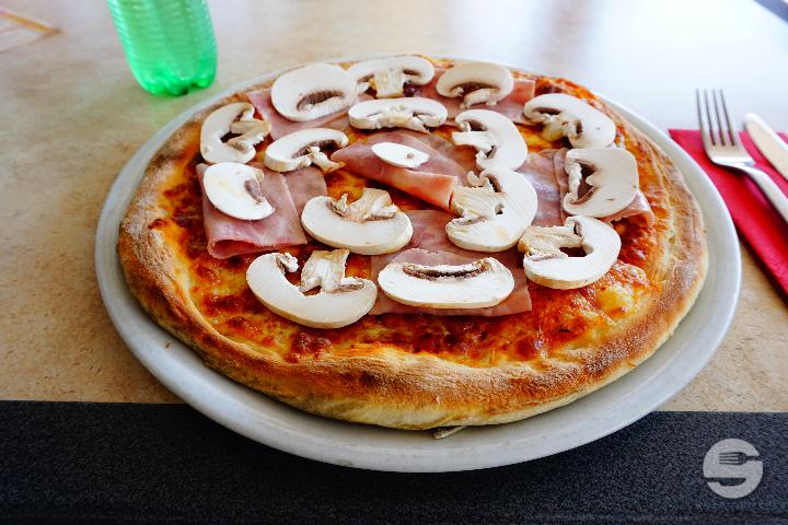 7. Pizza Calabria - Pizza Wagner