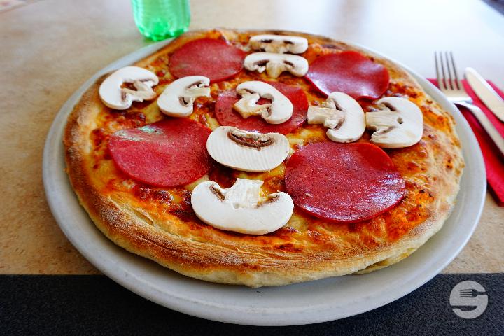 8. Pizza Napoli - Pizza Wagner