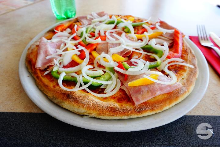 40. Pizza Hackfleisch - Pizza Wagner