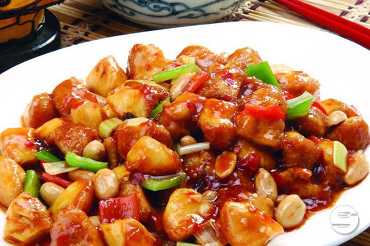 35. Poulet Gong-Bao mit Erdnuss - Falken am Rotsee