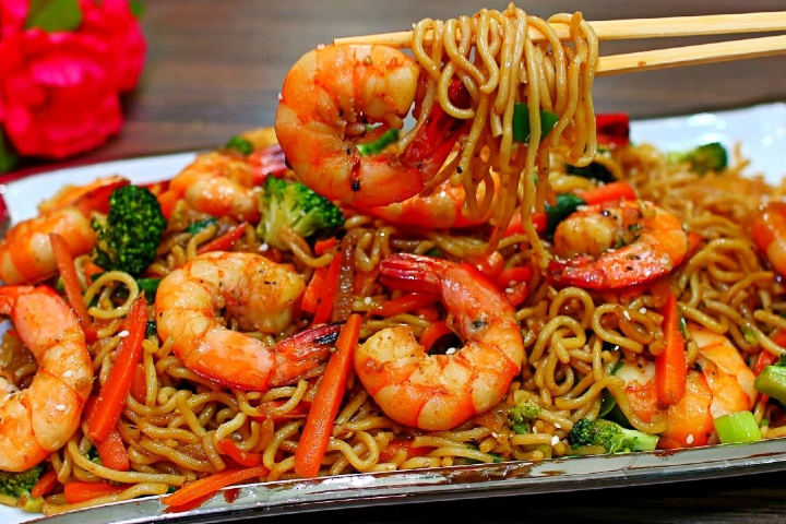 143. Gebratenen Nudeln mit Scampi - Falken am Rotsee