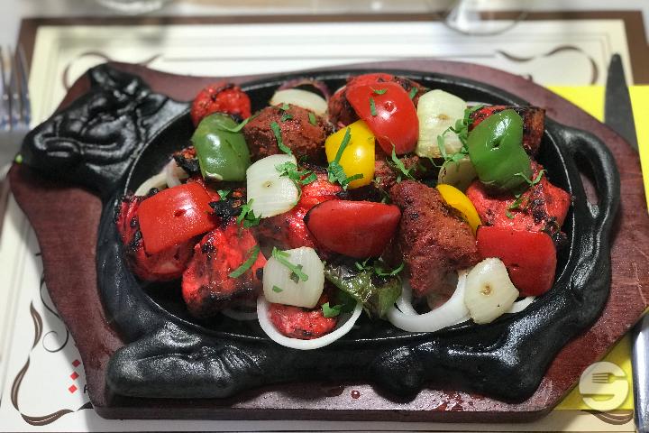 Lamb / Agneau tikka sur Ardoise - Royal Palais Indien