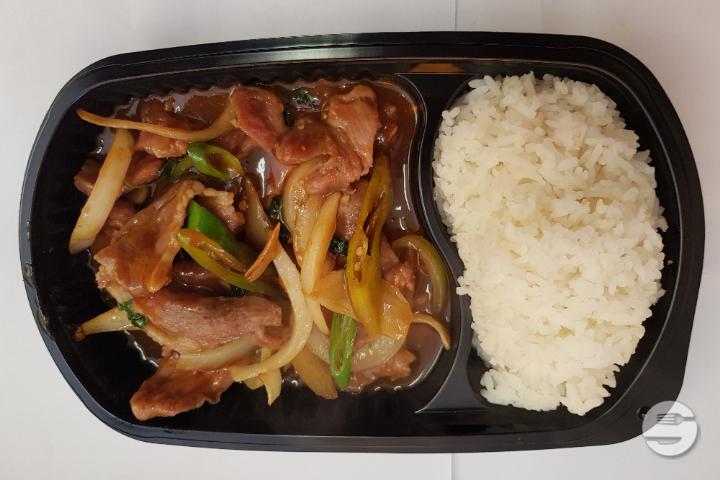 Pat Prik Pao Beef - Mae Nam Thaï