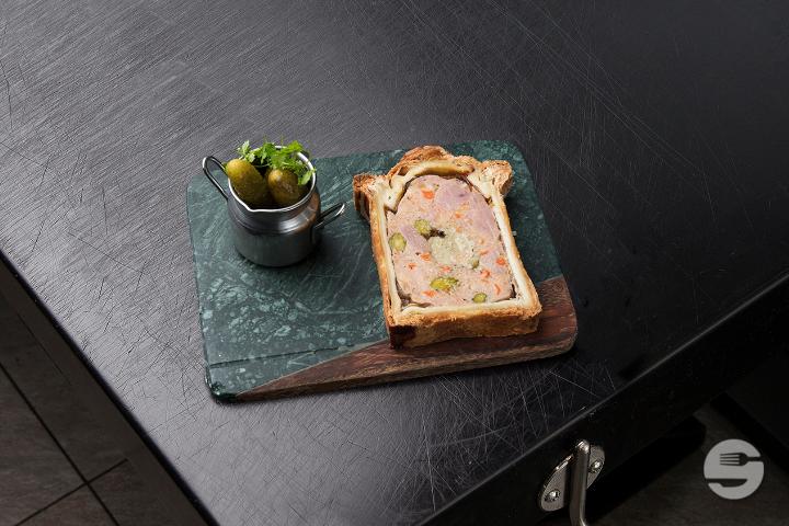 Pâté en croûte de faisan au foie gras - Chez Philippe