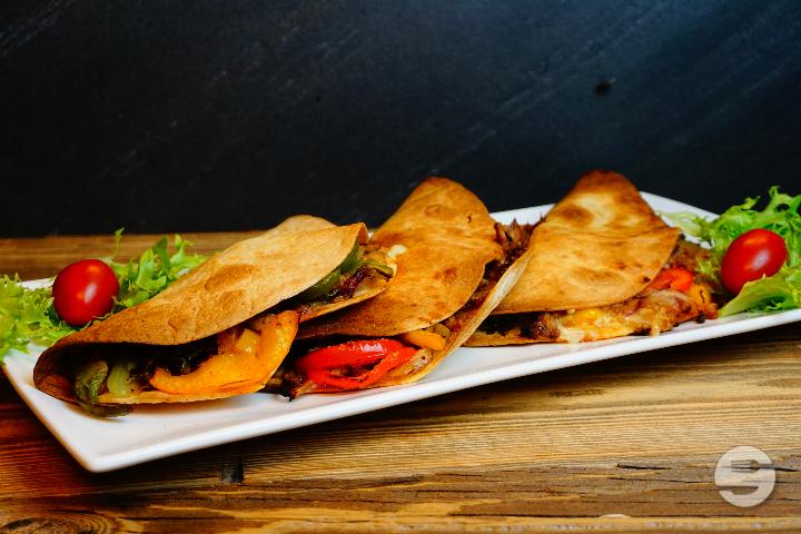 Quesadilla con Cheesy Beef - Number 1