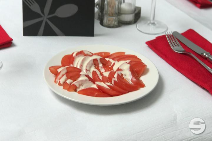 Tomato salad - Entre Amigos