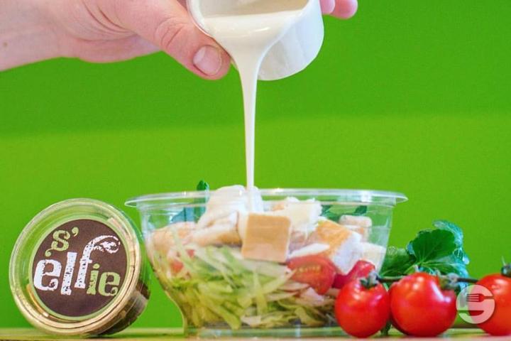 S'elfie Eiersalat mit Bio Nüssli und Tomate - S'elfie