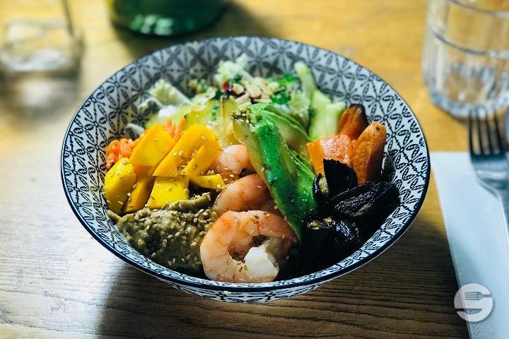 Bowl avocat, mangues & crevettes - Culture Café