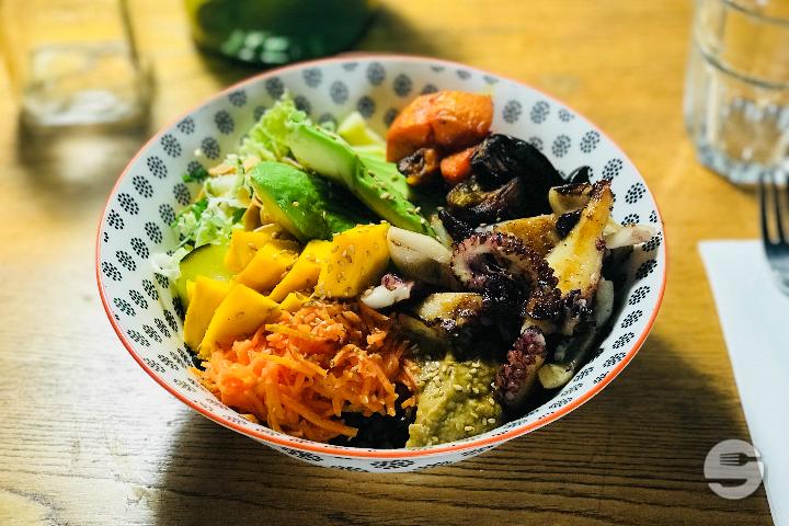 Poke bowl poulpe grillé - Culture Café