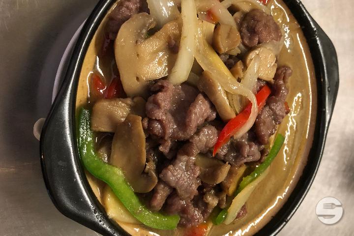 Beef with green curry - Fuji