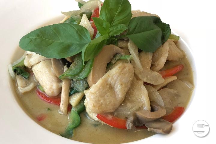 Chicken with green curry - Tokyo