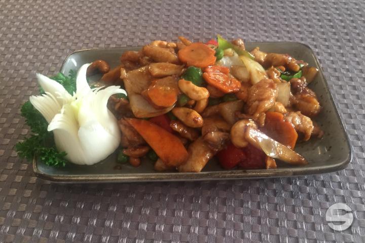Chicken with Cashew Nuts - Tao Yuan