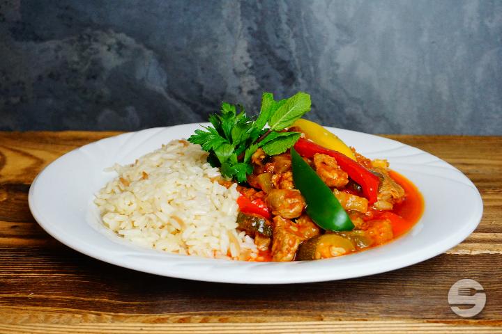 Chicken Red Sauce mit Reis - New Point