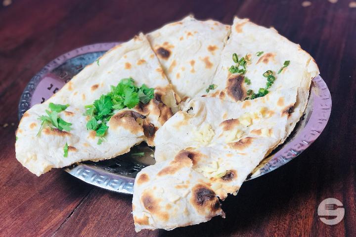 Garlic Naan - Restaurant Rajpoute
