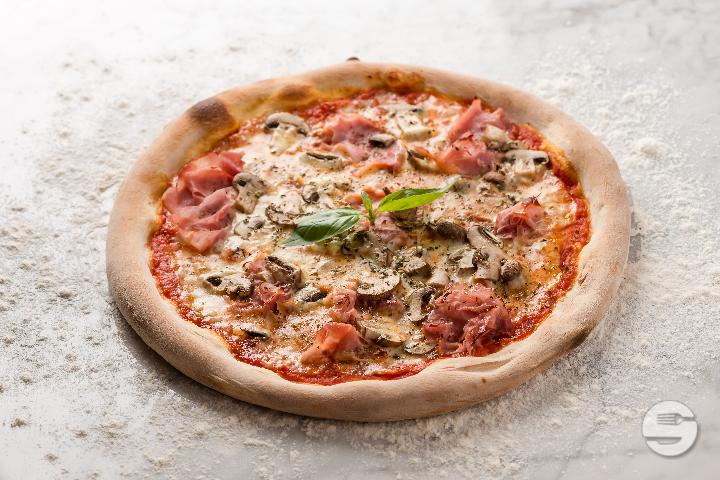 Pizza Prosciutto e Funghi - Pizzeria Ristorante Molino