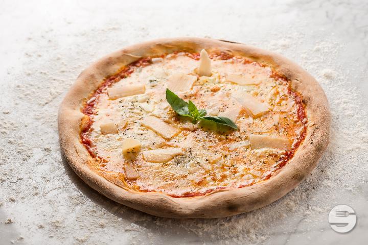 Pizza Quattro Fromaggi - Pizzeria Ristorante Molino