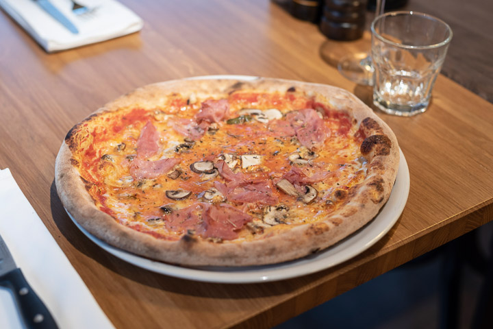 Prosciutto e Funghi - Pizzeria Ristorante Molino Montreux