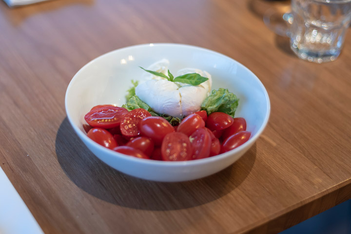 Insalata Caprese Datterini con Burrata - Pizzeria Ristorante Molino Montreux