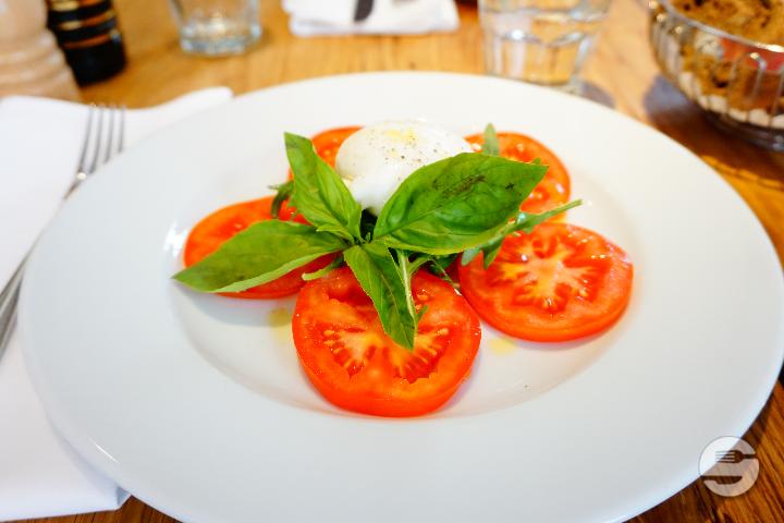 Insalata Caprese Burrata - Pizzeria Ristorante Molino