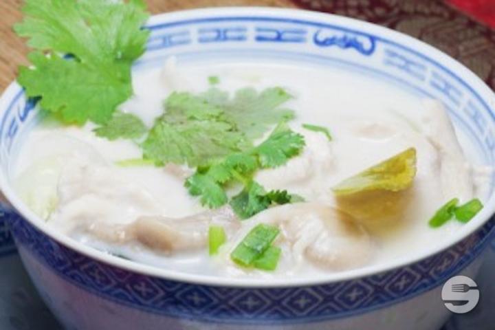 Chicken soup, coconut milk and lime - Sawasdee