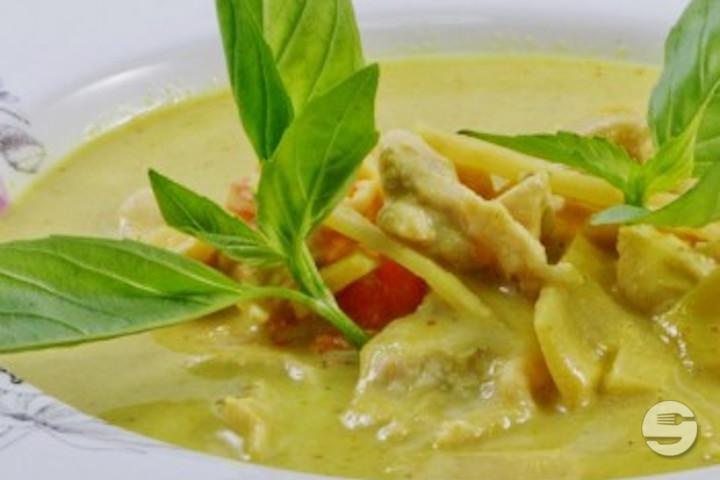 Poulet au curry vert, et lait de coco | piquant - Sawasdee