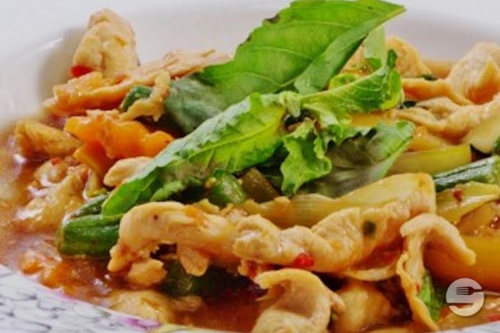 Poulet sauté au basilic thaï | piquant - Sawasdee