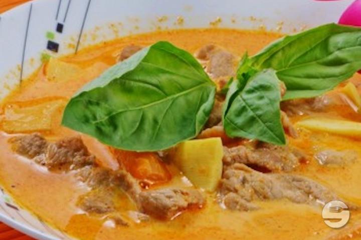 Porc au curry rouge, et lait de coco - Sawasdee