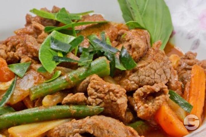 Beef sauteed with red curry paste | hot - Sawasdee