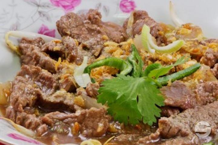 Boeuf sauté à l'ail et au poivre - Sawasdee