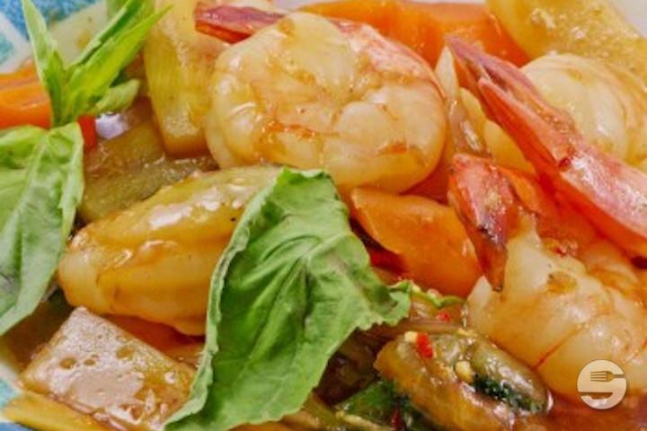 Crevettes sautées au basilic | piquant - Sawasdee
