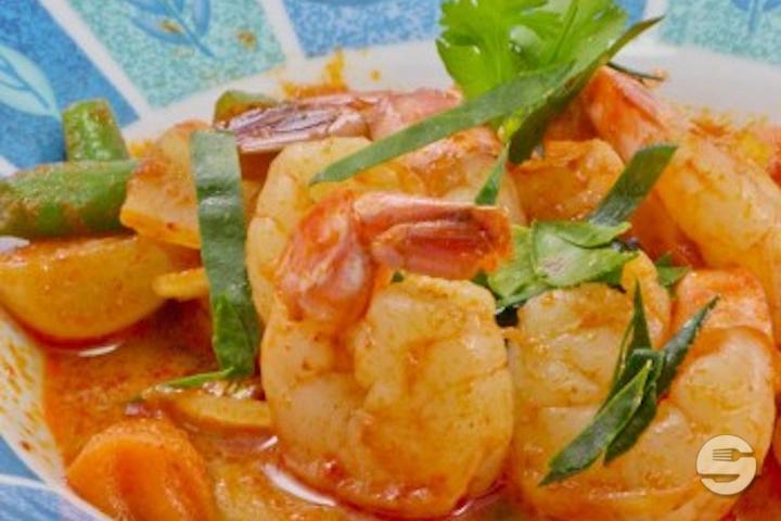Shrimps sautéed with red curry paste | hot - Sawasdee
