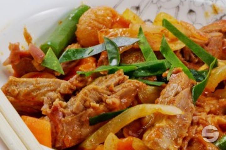 Duck lacquered with red curry paste | hot - Sawasdee