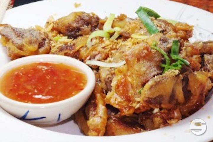 Canard croustillant à l'ail et au poivre - Sawasdee