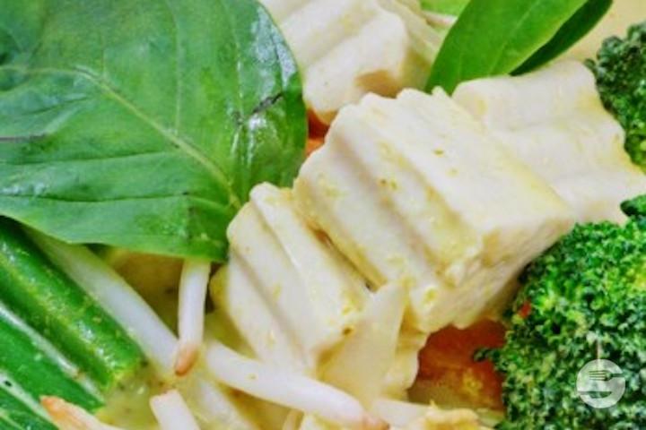 Tofu au curry vert, et lait de coco | piquant - Sawasdee