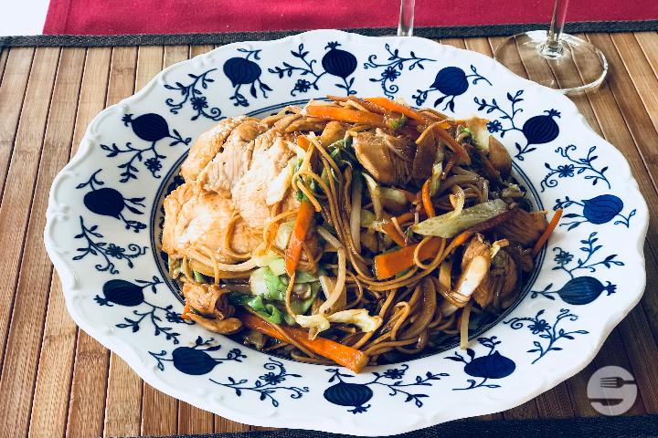 906 - Nouilles sautées au poulet - Fu Lin