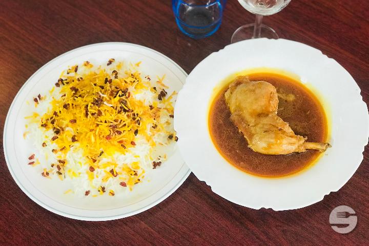 Zereshk Polo Ba Morgh - Golestan