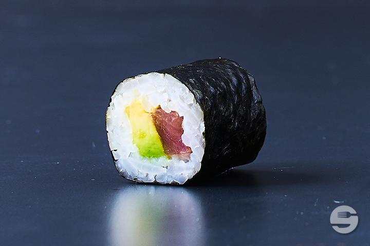 Tuna Avocado Maki (8 pcs.) - Yooji's Luzern