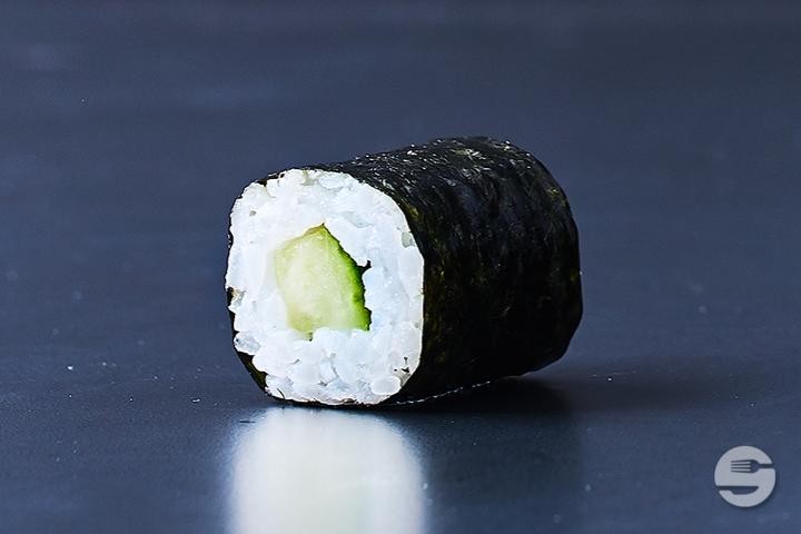 Cucumber Maki (8 pcs.) - Yooji's Luzern