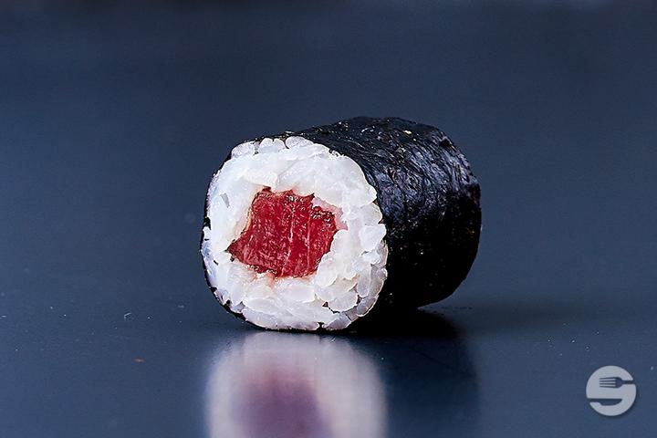 Tuna Maki (8 pcs.) - Yooji's Luzern