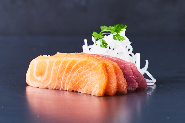Salmon & Tuna Sashimi - Yooji's Luzern