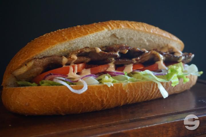 Lamm Pepito in Sesam Baguette - Beef 'N Roll