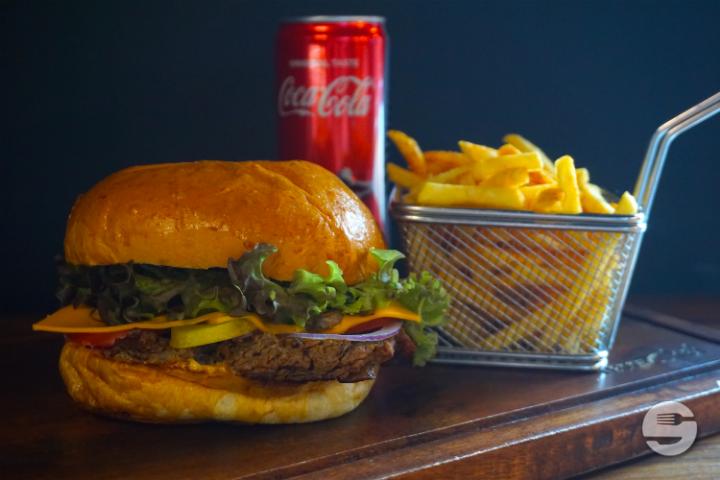 Beef 'n Roll Burger (160g) Menu - Beef 'N Roll