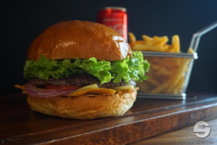 Mexican Burger (160g) Menu - Beef 'N Roll
