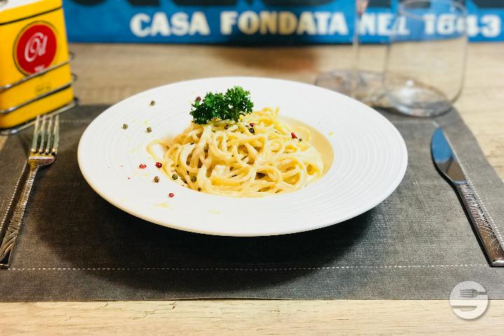 Tonnarelli cacio 5 pepi e lime - un'Opera italiana
