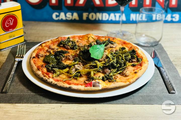 Salsiccia e Friarielli - un'Opera italiana