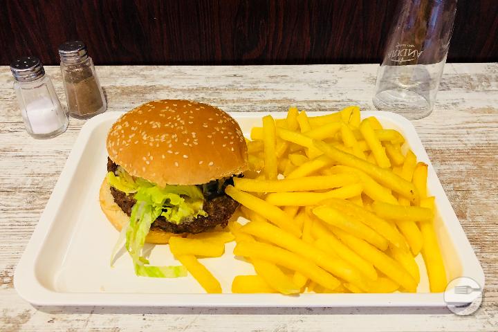 Hamburger & French fries - Nemrut Snack